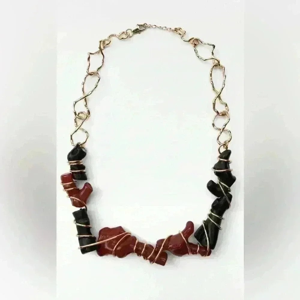 🔥🔥🔥Zara Contrasting faux coral necklace